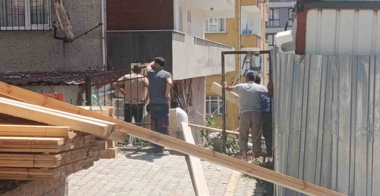 Küçükçekmece'de inşaat çalışması sırasında merdiven çöktü