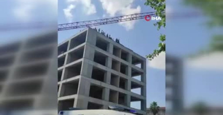 Küçükçekmece'de maaş alamayan işçiler inşaatın çatısına çıktı