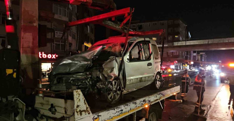 Küçükçekmece'de makas atan sürücü kazaya sebep oldu: 2 yaralı