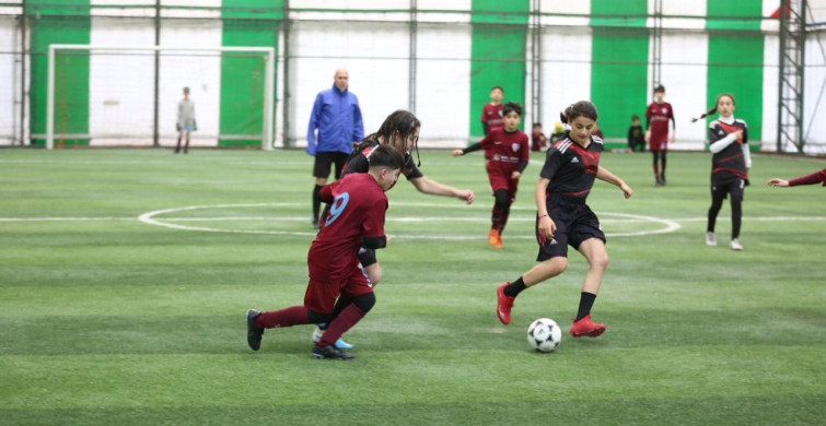 Küçükçekmece'de ücretsiz yaz spor okulları başladı