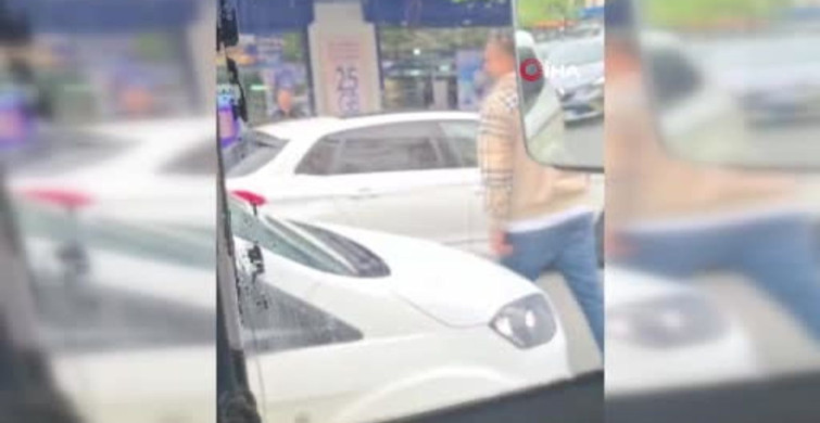Küçükçekmece'de Yol Verme Tartışması Kameralara Yansıdı