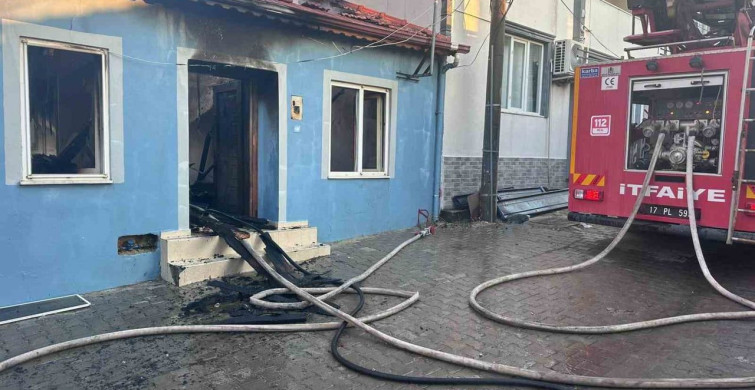 Küçükkuyu’da ev yangını: 1 kişi yaralandı