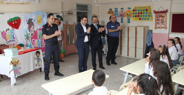Kula’da 5 bin 557 öğrenci karne heyecanı yaşadı