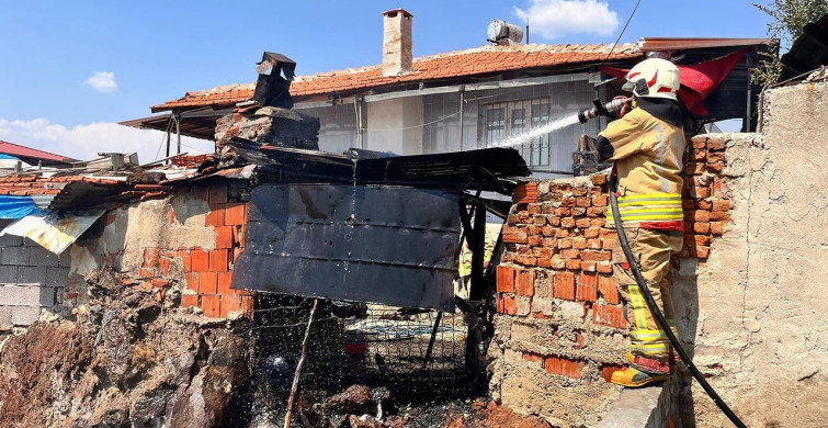 Kula'da evin bahçesindeki fırında çıkan yangına itfaiye ekipleri müdahale etti