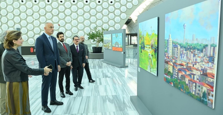 Kültür ve Turizm Bakanı Ersoy 'Başkent Ankara' Sergisini Ziyaret Etti