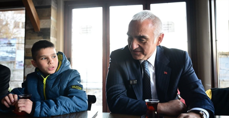 Kültür ve Turizm Bakanı Ersoy'dan Çocuklarla Kız Kulesi Buluşması