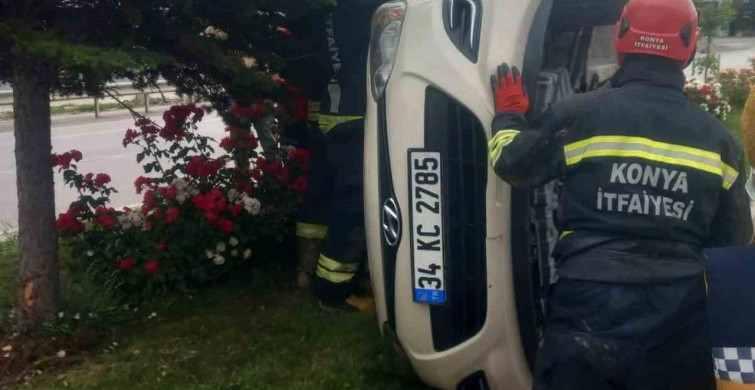 Kulu'da otomobil refüje çıkarak yan yattı: 1 yaralı