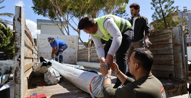 Kumluca'da Hortum Zararına Sera Naylonu Desteği