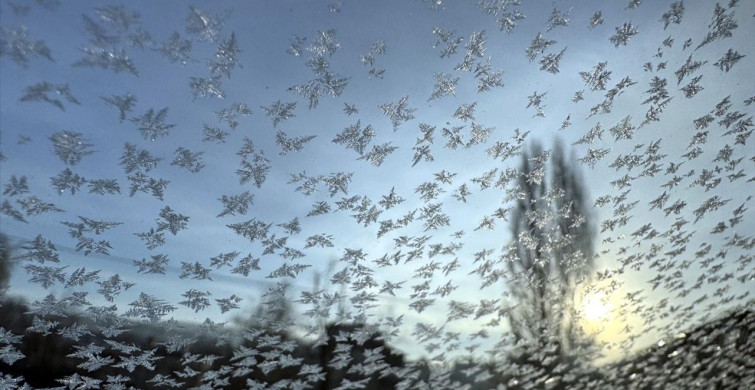 Kura Nehri'nin Yüzeyi Buzla Kaplandı