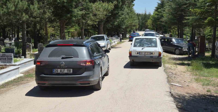 Kurban Bayramı Arefesinde Mezarlık Ziyareti