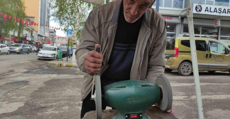 Kurban Bayramı Öncesi Bıçak Bileyicileri Yoğun Çalışıyor