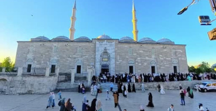 Kurban Bayramı'nda Fatih Camii'nde Coşkulu Namaz