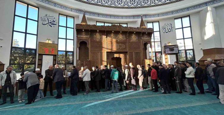 Kurban Bayramı'nda Van'da Coşkulu Namaz
