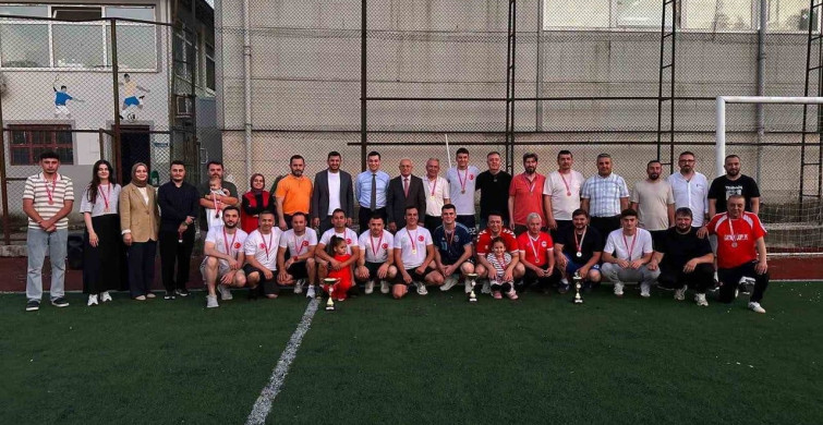 Kurumlar arası voleybol turnuvası heyecan dolu finalle sona erdi