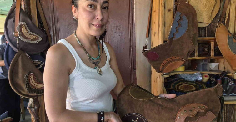 Kurumsal iş hayatını geride bıraktı, deri ve ahşabı kendi tarzıyla birleştirdi