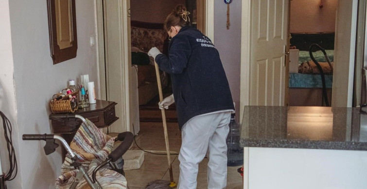 Kuşadası Belediyesi’nin Evde Bakım Birimi İhtiyaç Sahiplerine Destek Oluyor