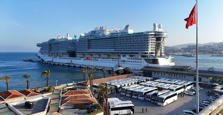 Kuşadası'na Ulaşan Sun Princess Kruvaziyeri