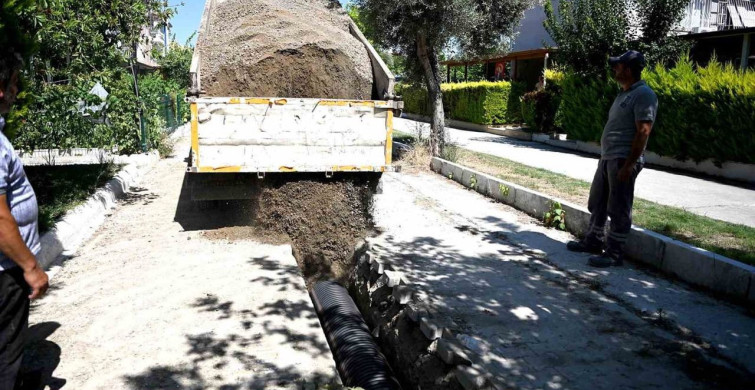 Kuşadası'nda 294 metrelik yağmur suyu hattı çalışması başladı