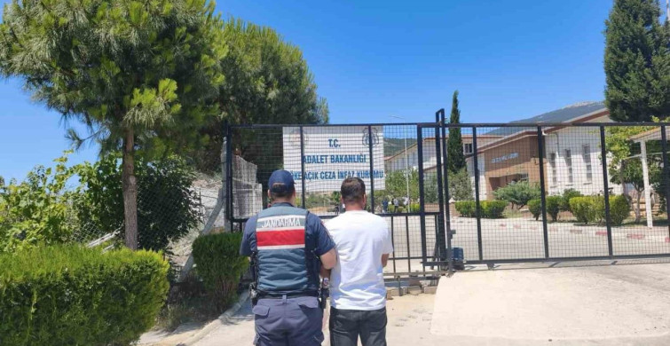 Kuşadası'nda 8 yıl cezası bulunan firari yakalandı