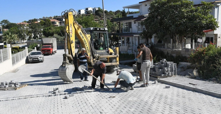 Kuşadası'nda alt ve üst yapı yatırımları devam ediyor