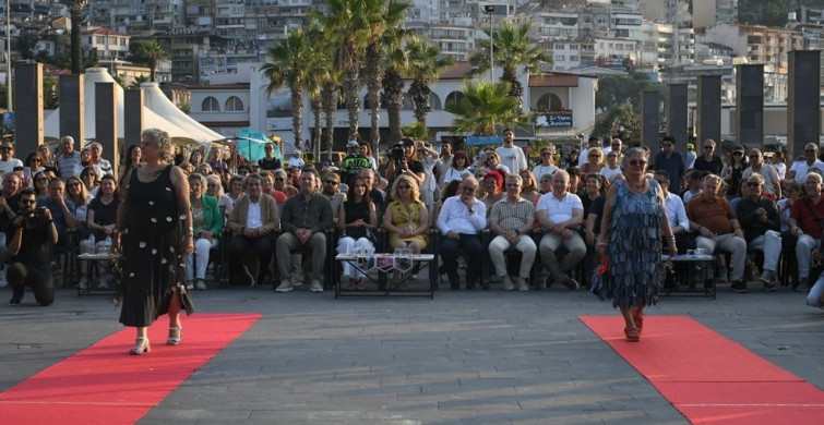 Kuşadası'nda Geri Dönüşüm Defilesi ile Dünya Çevre Günü Kutlandı