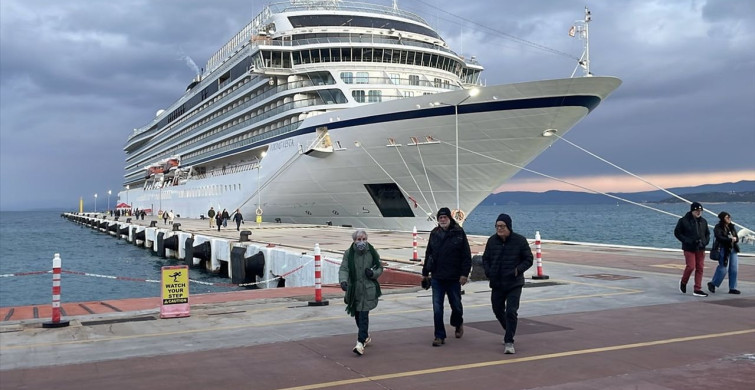 Kuşadası'nda İlk Kruvaziyer Sevinci