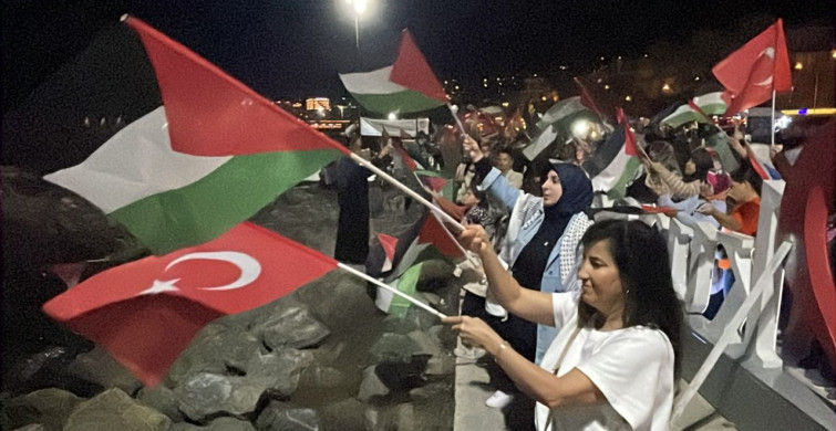 Kuşadası'nda Küresel Sumud Filosu'na Destek Eylemi