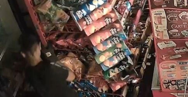 Kuşadası'nda markete giren çocuklar 100 bin lira değerinde ürün çaldı