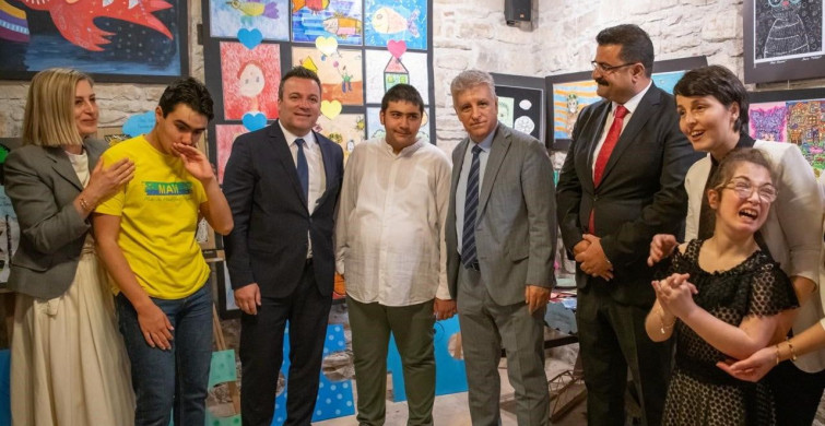 Kuşadası'nda Öğrenci Eserleri Sergilendi
