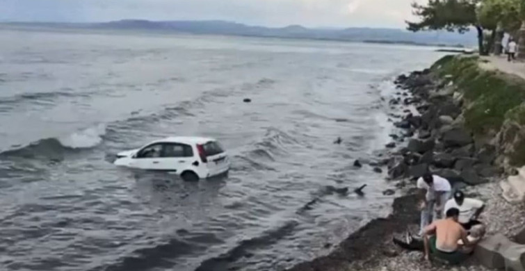 Kuşadası'nda Otomobil Denize Uçtu: 1 Yaralı