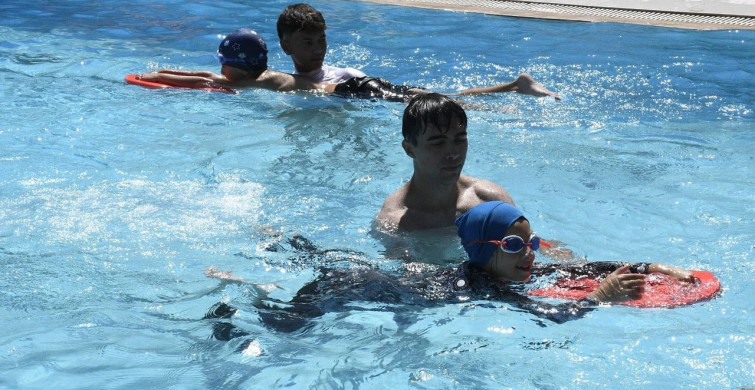 Kuşadası'nda ücretsiz yaz spor okulları kapılarını açtı