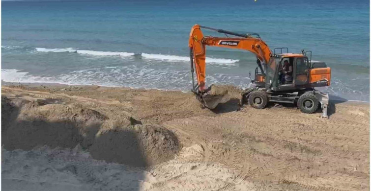 Kuşadası'nın Plajları Turizm Sezonuna Hazırlanıyor