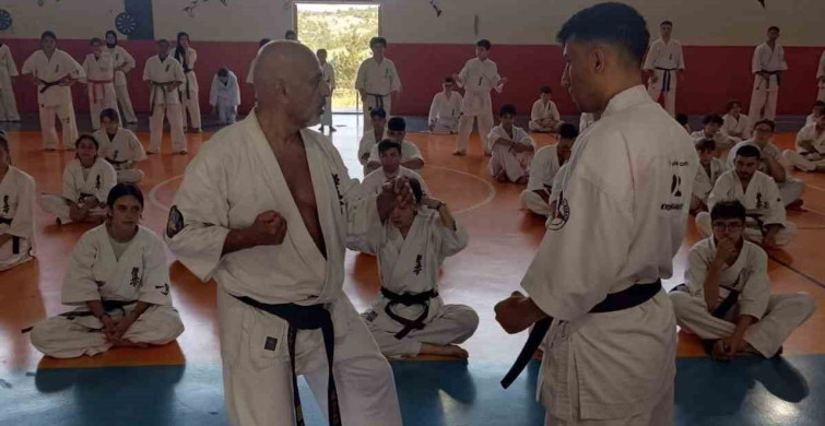Kütahya Pazarlar’da 200 sporcu kyokushin-kan Türkiye yaz gelişim kampında buluştu