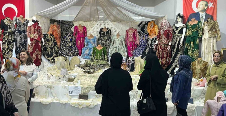 Kütahya Tavşanlı’da halk eğitim kursiyerlerinden görkemli yıl sonu sergisi