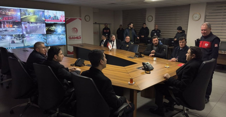 Kütahya Valisi Işın, Yılbaşı Görevi Başında Olan Personeli Ziyaret Etti