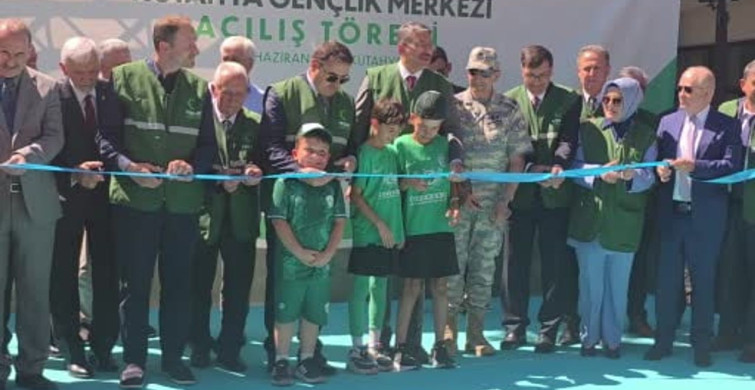 Kütahya Yeşilay Gençlik Merkezi ve Kafe1920 açıldı