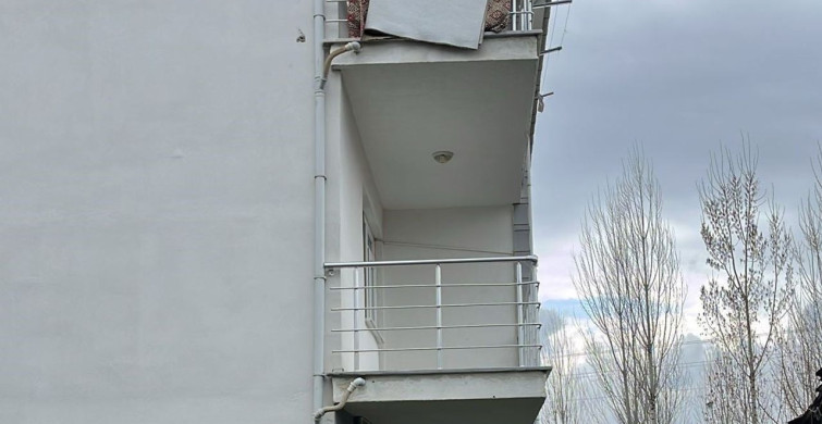 Kütahya'da Balkondan Düşen Alzaymır Hastası Hayatını Kaybetti