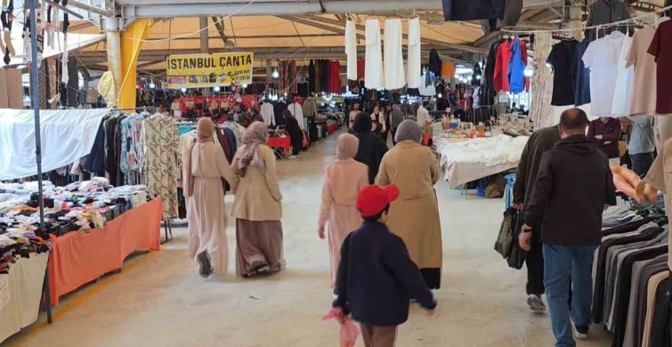 Kütahya'da Bayram Pazarı Hareketliliği Başladı