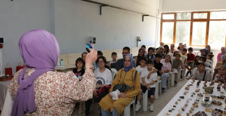 Kütahya’da çocuklar doğal taşların gizemli dünyasını keşfetti