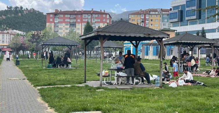 Kütahya'da Güneşli Havada Park Keyfi