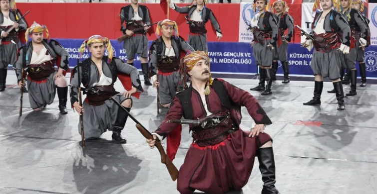 Kütahya'da Halk Oyunları Yarışması Coşkusu