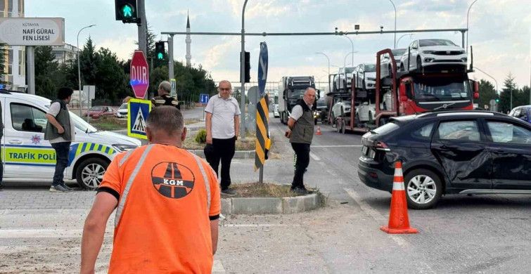 Kütahya'da iki otomobil çarpıştı: 5 yaralı