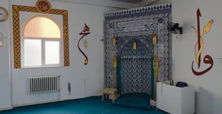 Kütahya'da İmam Hatip Osman Arslan'ın Hat ve Nakkaş Sanatıyla Camileri Süslemesi