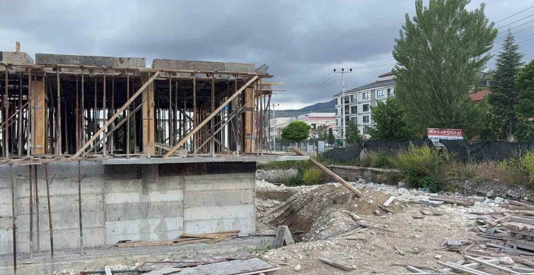 Kütahya’da inşaat iskelesi çöktü: 4 işçi yaralandı