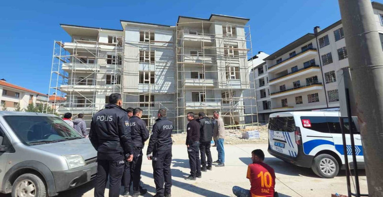 Kütahya'da İş Kazası: İskeleden Düşen 2 İşçi Yaralandı