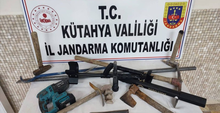 Kütahya'da Kaçak Kazı Yapan 9 Kişi Suçüstü Yakalandı