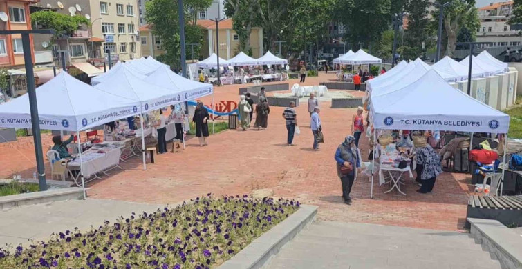Kütahya'da kadın el emeği ürünleri sergileniyor
