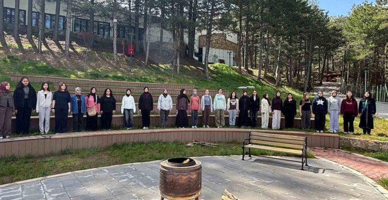 Kütahya'da Kız Öğrenciler Murat Dağı'nda Buluştu