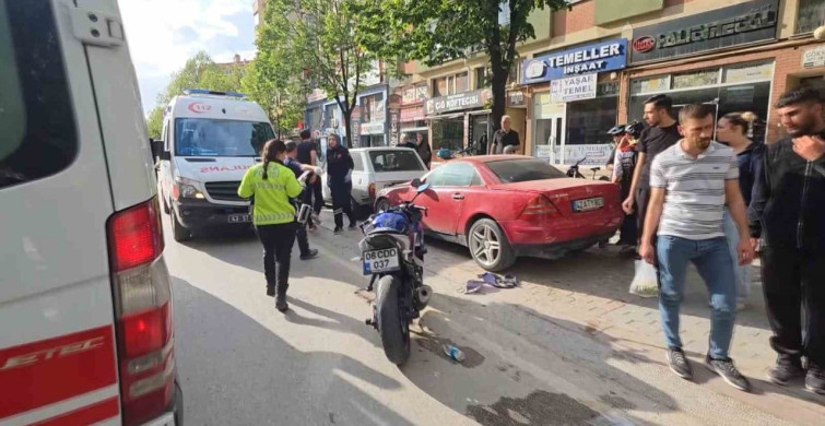 Kütahya'da Motosiklet Yayaya Çarptı: 2 Yaralı