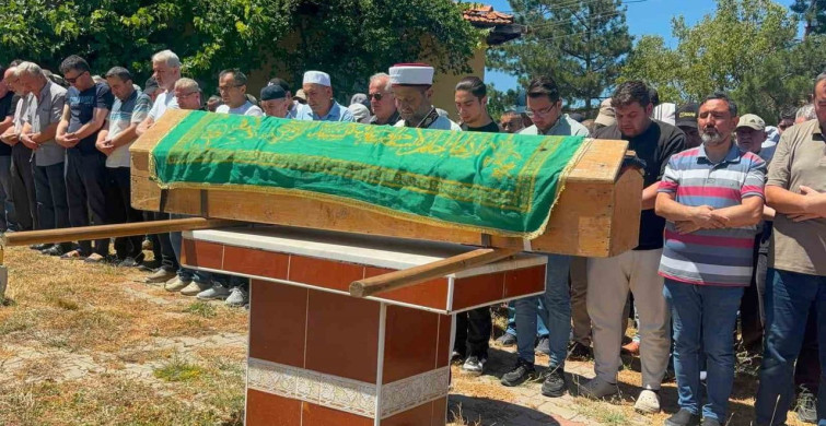 Kütahya'da sarı kantaron toplarken kayalıklardan düşen teknikeri İsmail Çakır toprağa verildi